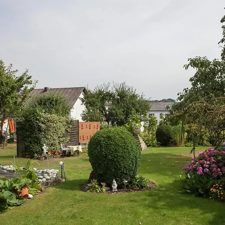 Apartamento Attractive In Bettenfeld Wiith Garden And Bbq *